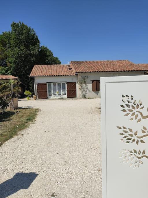 Gite L' Arbre De Vie Les Essards  Exteriér fotografie